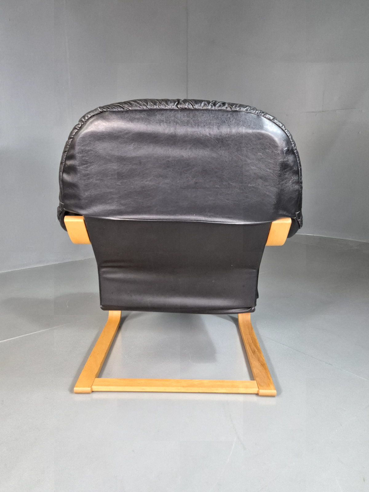 Vintage Danish Lounge Chair Black Leather Bentwood Frame Retro MCM EB7254 MBEN7