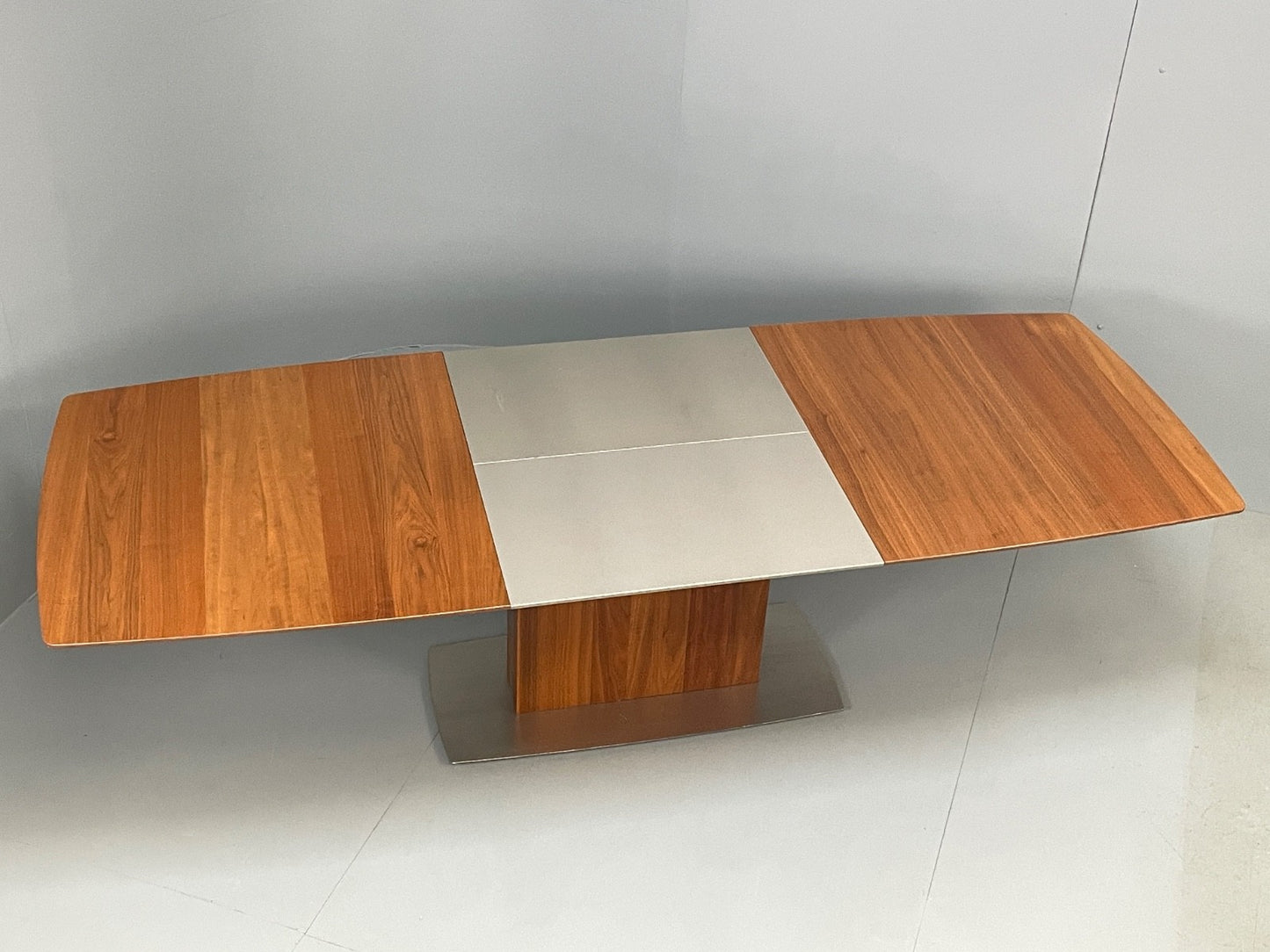 Modern Extending Dining Table By Bo Concept Walnut Effect EB11041 MWOO1