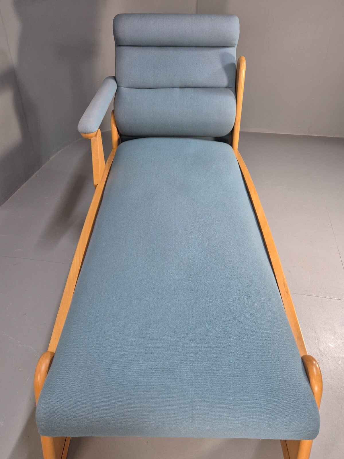 Vintage Modern Design Chaise Lounge By John Barnard in 1996 EB9675 VCHA - UKDK FURNITURE