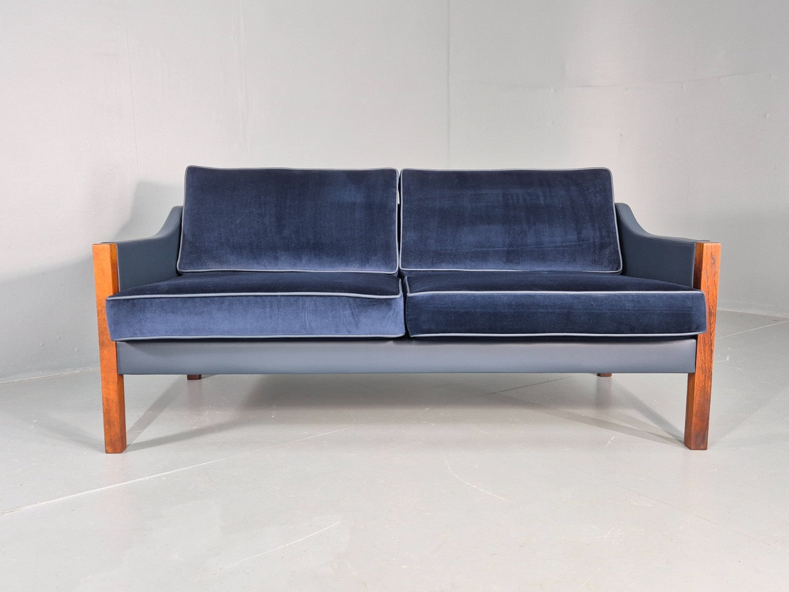 Vntage 2 Seater Sofa Danish Erik Jorgensen New Leather Upholstery  EB11928 M2SS4