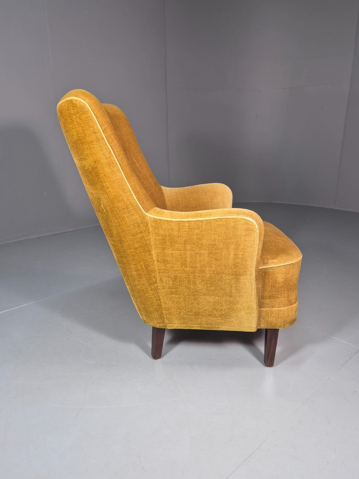 Mid Century Tub Chair Gold Velour 1960s Retro Buttoned  EB10751 VCLO7