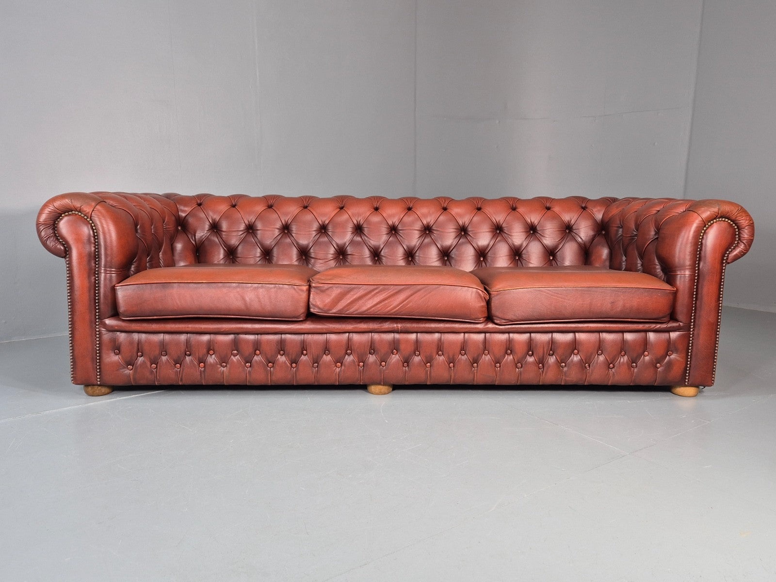 Three Seater Red Leather Chesterfield Quality Version Retro EB11031 VCHE5