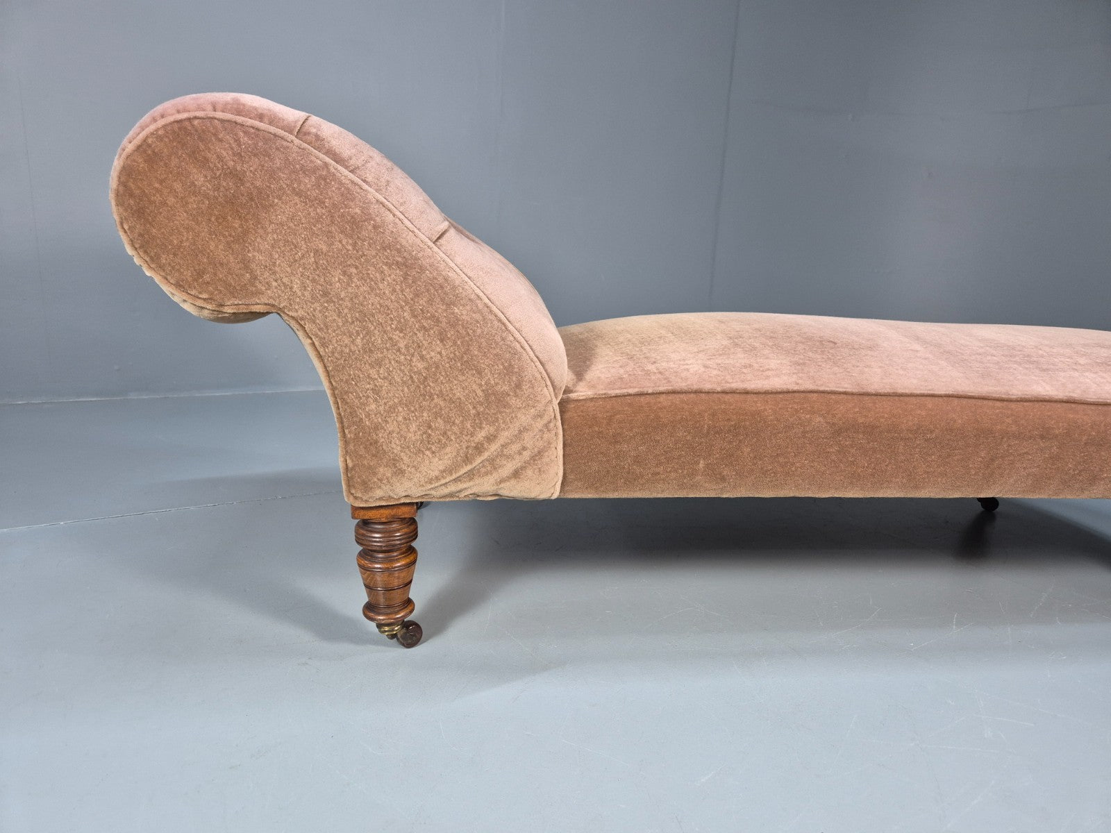 Antique Chaise Lounge Edwardian Peach Velour Turned Oak Legs 1900s  EB10705 VCHA1