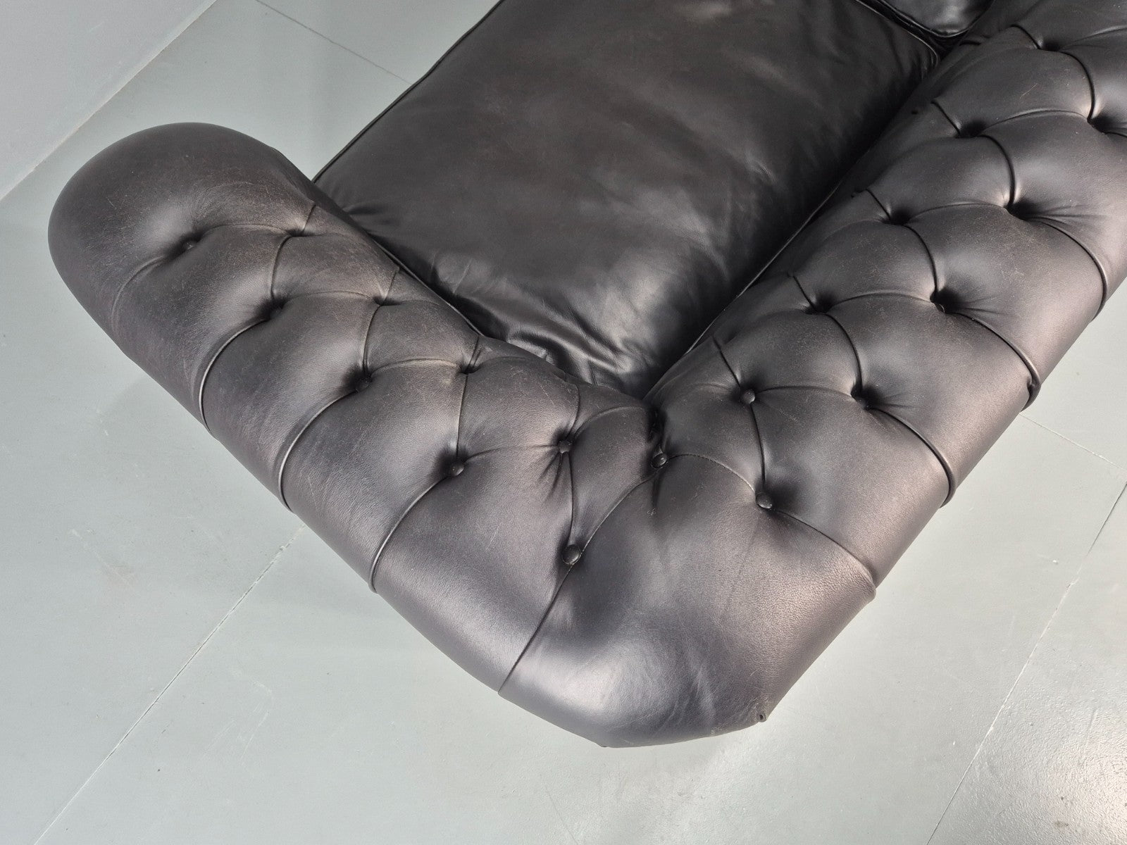 Four Seater Chesterfield Black Leather Feather Cushions Quality EB11229 VCHE16