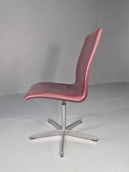 Vintage Fritz Hansen Oxford Chair Arne Jacobsen Design 2004 MCM EB11749 MSWI1