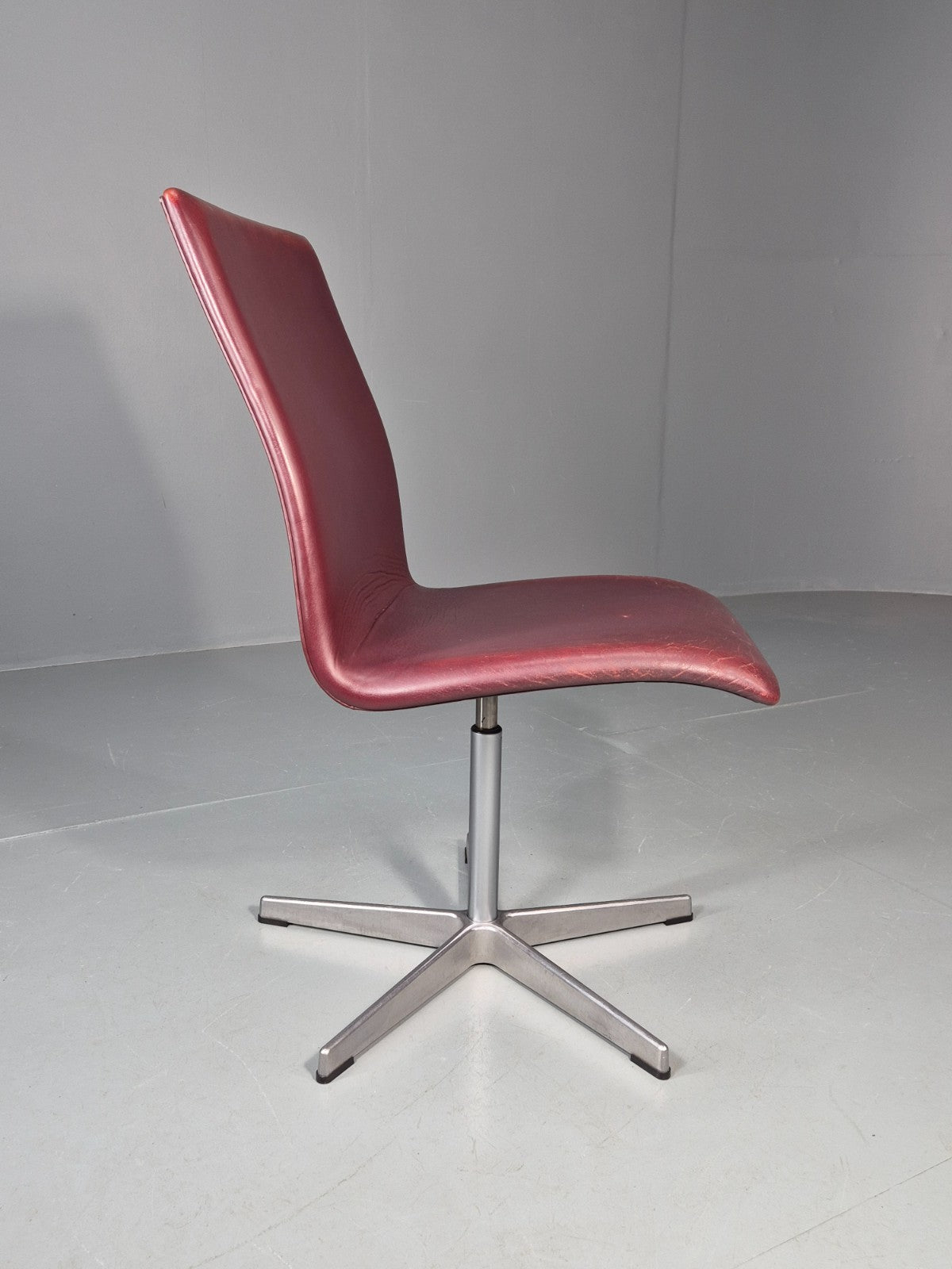 Vintage Fritz Hansen Oxford Chair Arne Jacobsen Design 2004 MCM EB11753 MSWI3