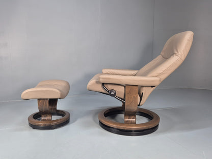 Ekornes Stressless Chair and Footstool Beige Leather Vintage 1990s  EB10633 MSWI3