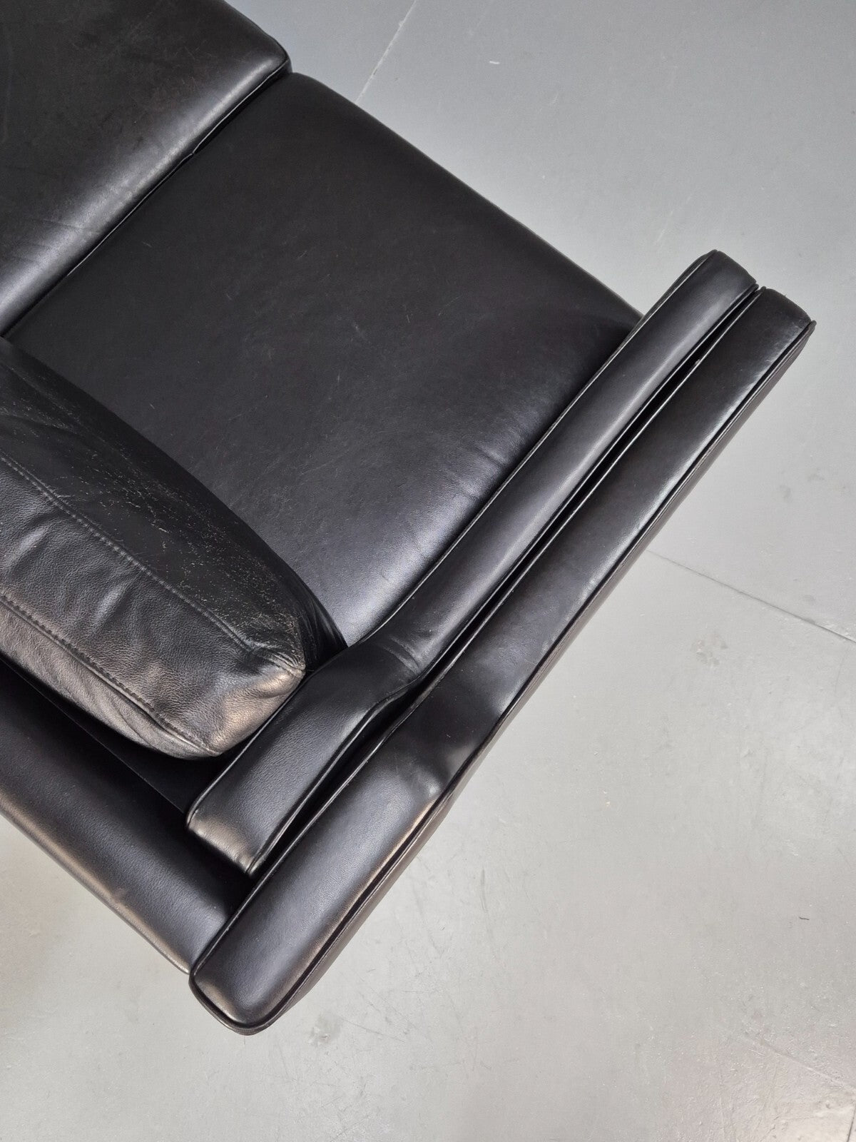 Vintage 2 Seater Black Leather Danish Sofa Borge Mogensen Style EB9078 M2SS - UKDK FURNITURE