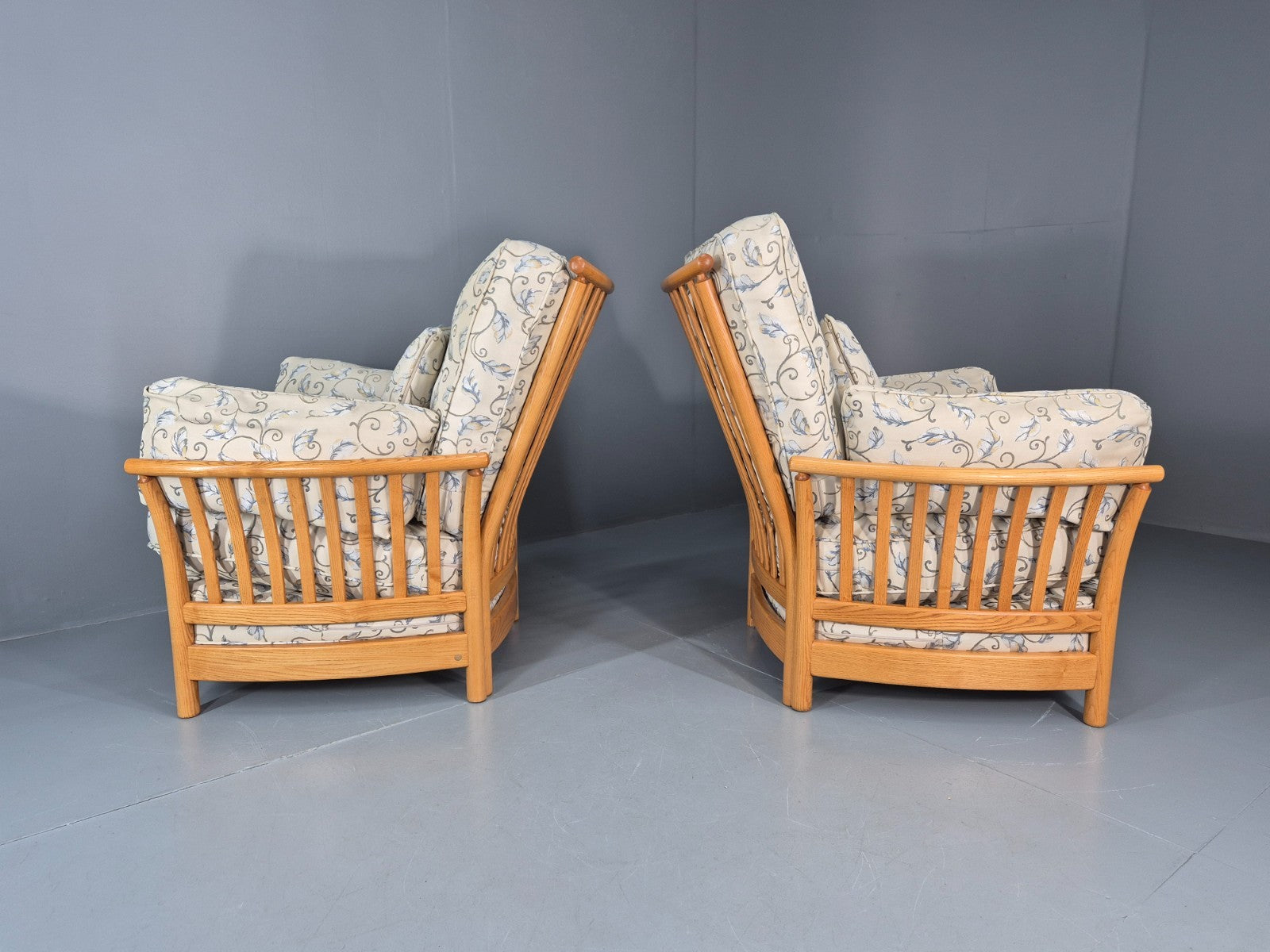 2 Ercol Renaissance Lounge Chairs Ivory Floral Upholstery 1990s EB11009 VCLO4