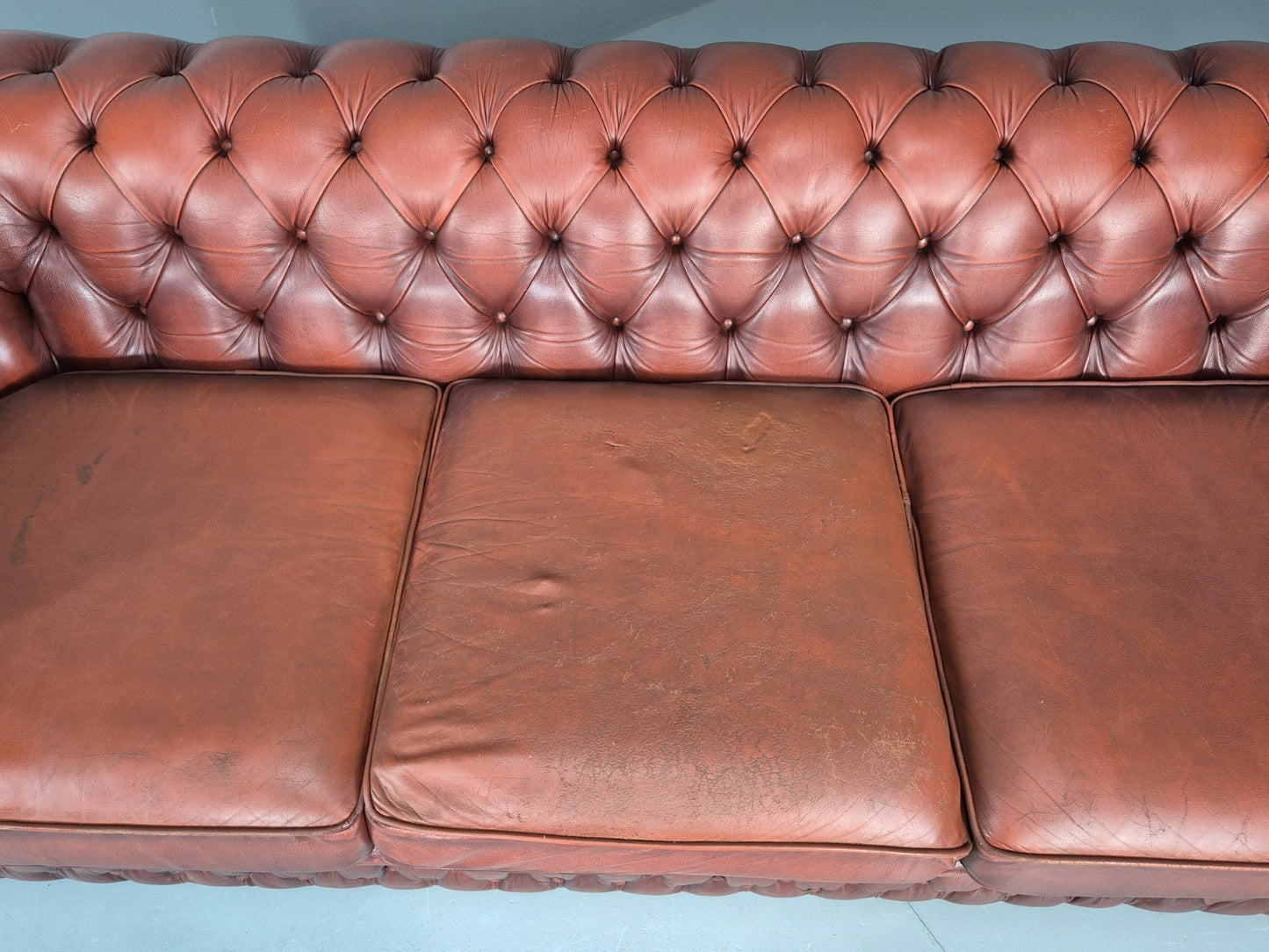 Three Seater Red Leather Chesterfield Quality Version Retro EB11031 VCHE8