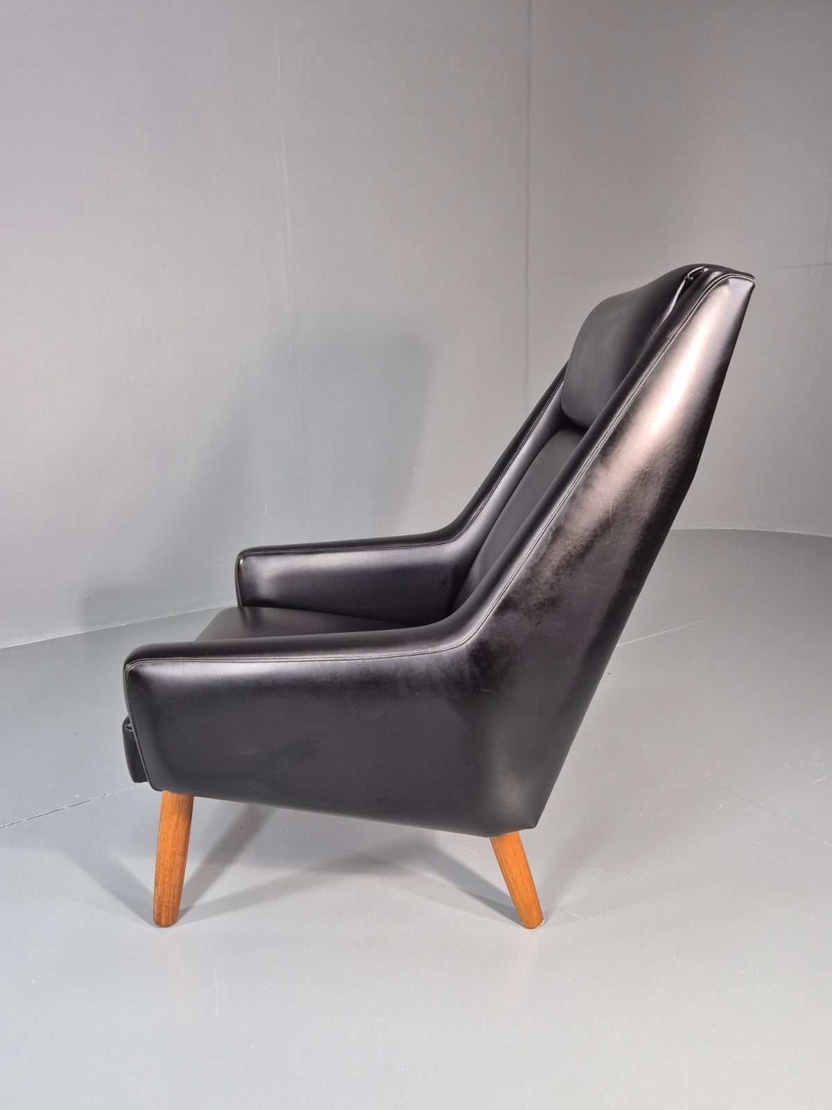 1960s High Back Lounge Chair Vintage Danish MCM Retro Teak Legs EB11330 MNOR16