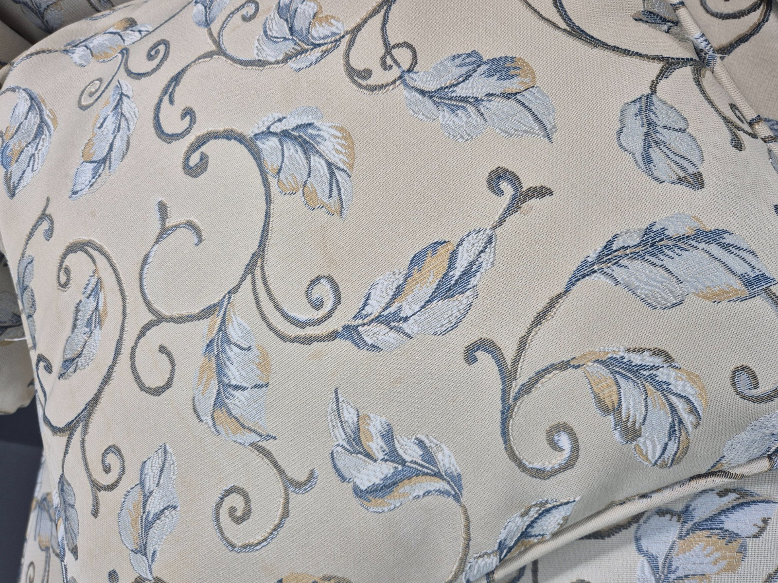 2 Ercol Renaissance Lounge Chairs Ivory Floral Upholstery 1990s EB10974 VCLO16