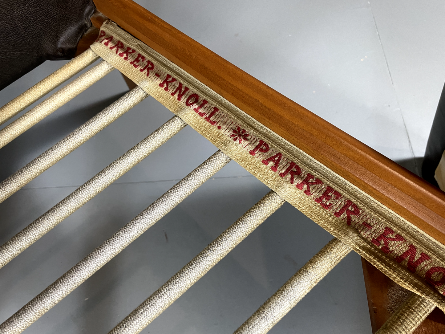 2 Parker Knoll Lounge Chairs Beech Vinyl MCM Retro PK988/1023 EB6264 MNOR5