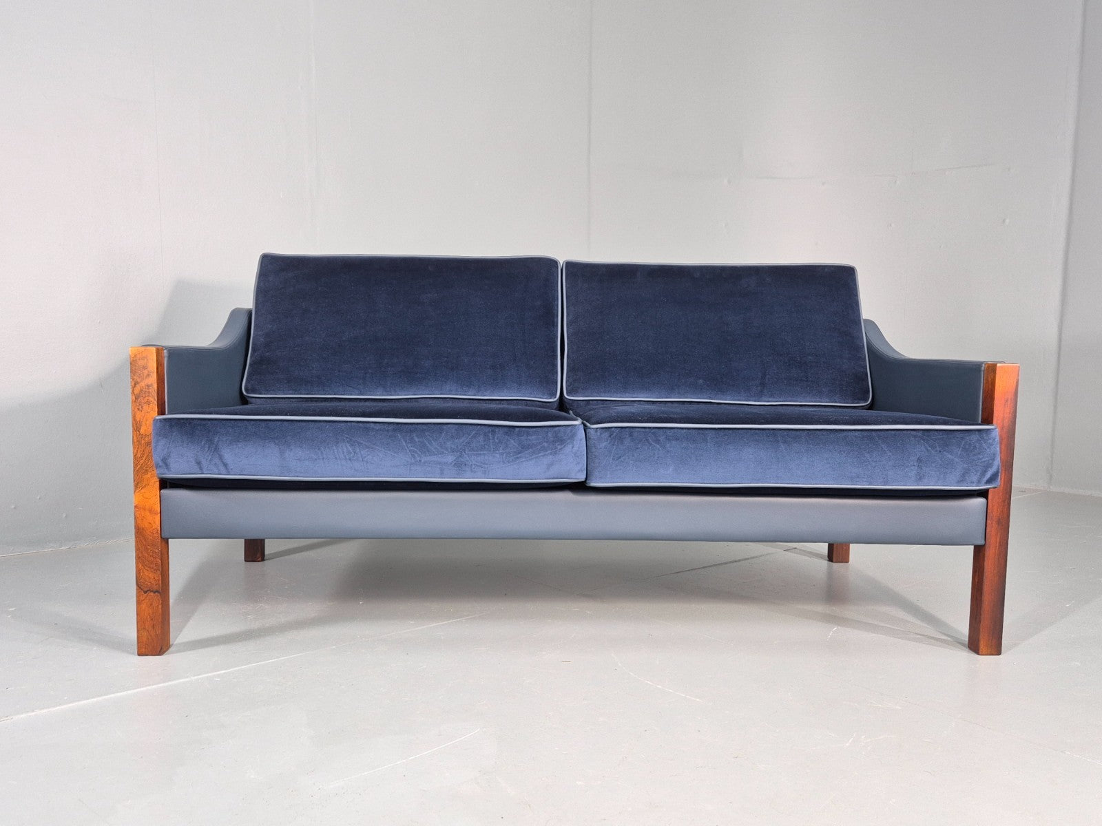 Vntage 2 Seater Sofa Danish Erik Jorgensen New Leather Upholstery  EB11927 M2SS6