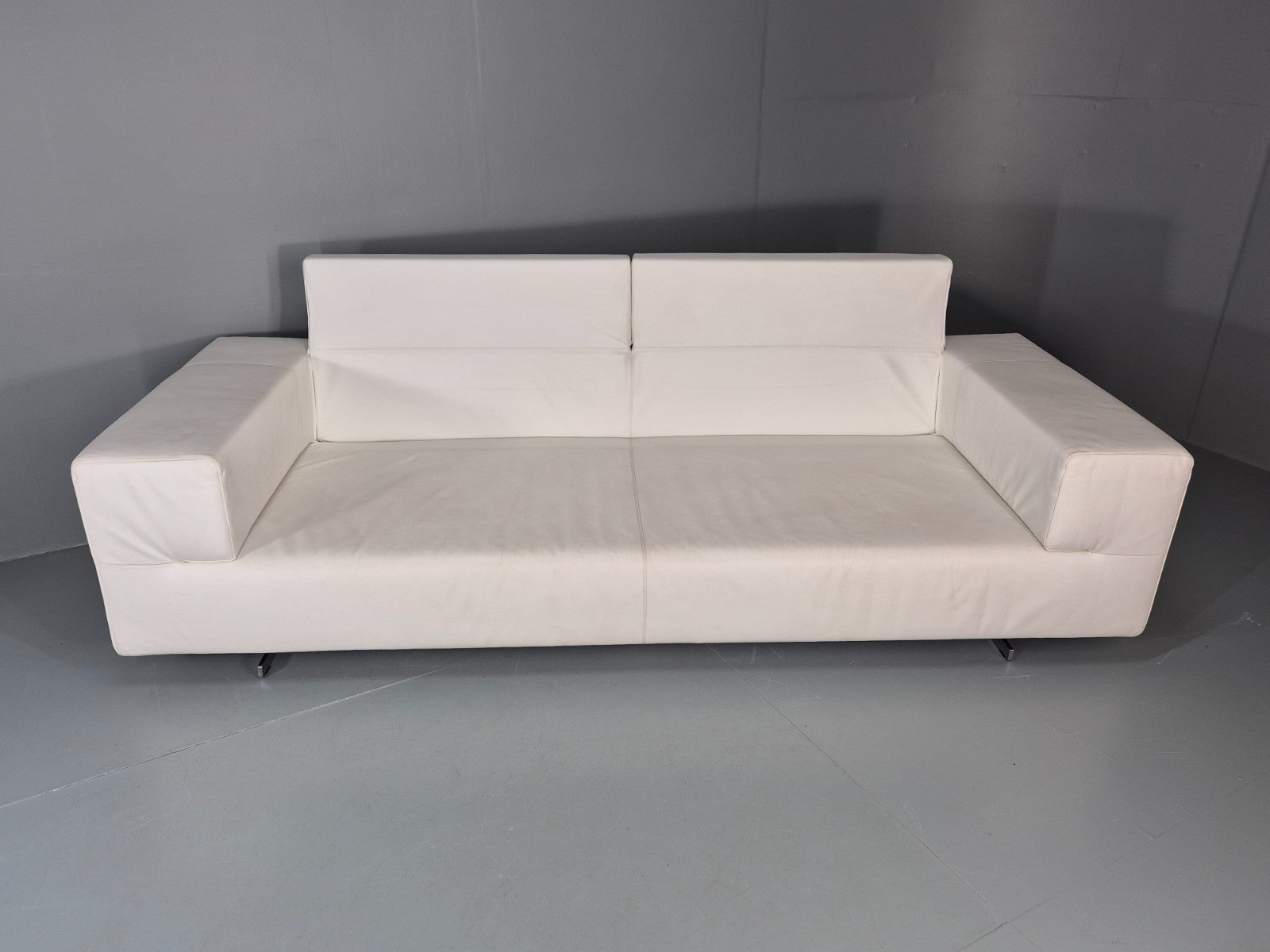 Frighetto Four Seater Settee White Leather Modern Design  EB10626 M4SS5