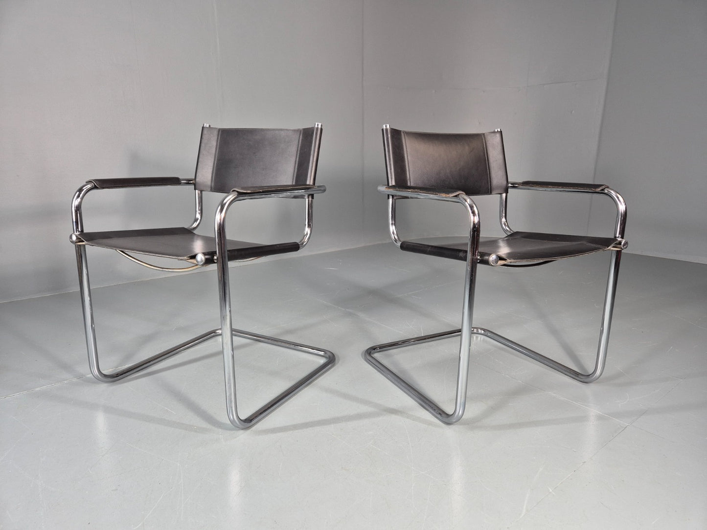 2 Leather and Chrome Elbow Chair Bauhaus Style Vintage 1980s Retro EB11214 MNOR0