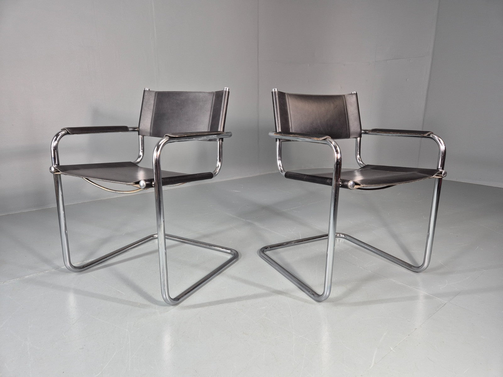 2 Leather and Chrome Elbow Chair Bauhaus Style Vintage 1980s Retro EB11214 MNOR0