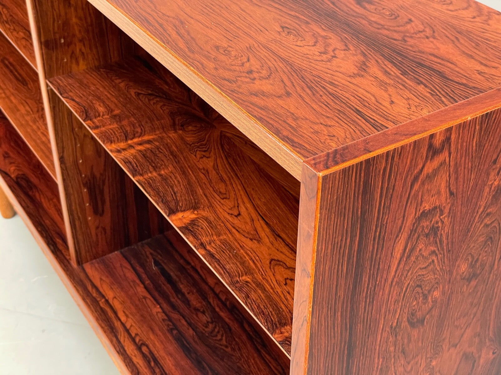 Vintage Bookcase By Hundevad Danish Retro Shelving 1970s Mid Century EB9518 MWOO - UKDK FURNITURE
