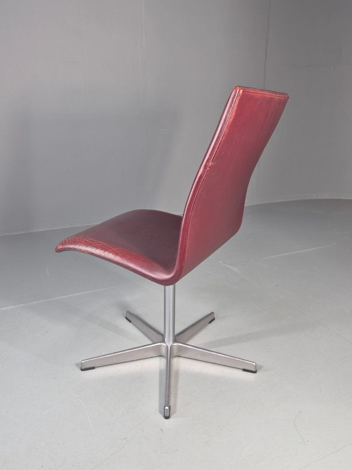Vintage Fritz Hansen Oxford Chair Arne Jacobsen Design 2004 MCM EB11754 MSWI6