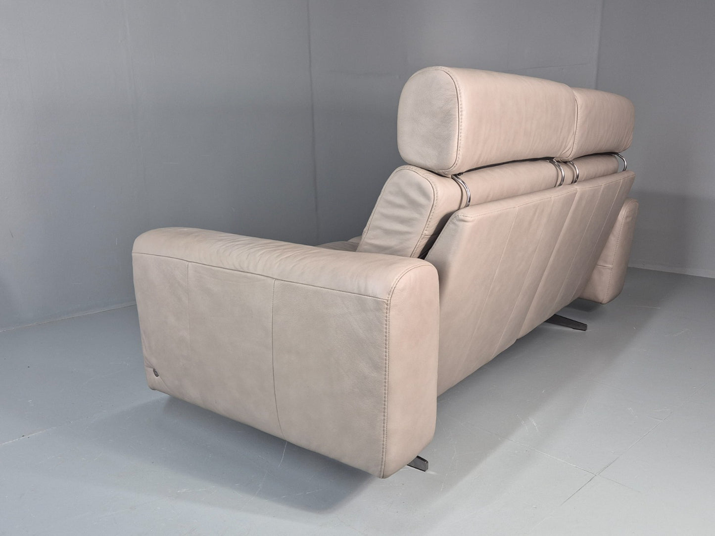 Stressless Stella 2 Seat Settee In Grey Leather Modern Ekornes EB11474 MDIN17