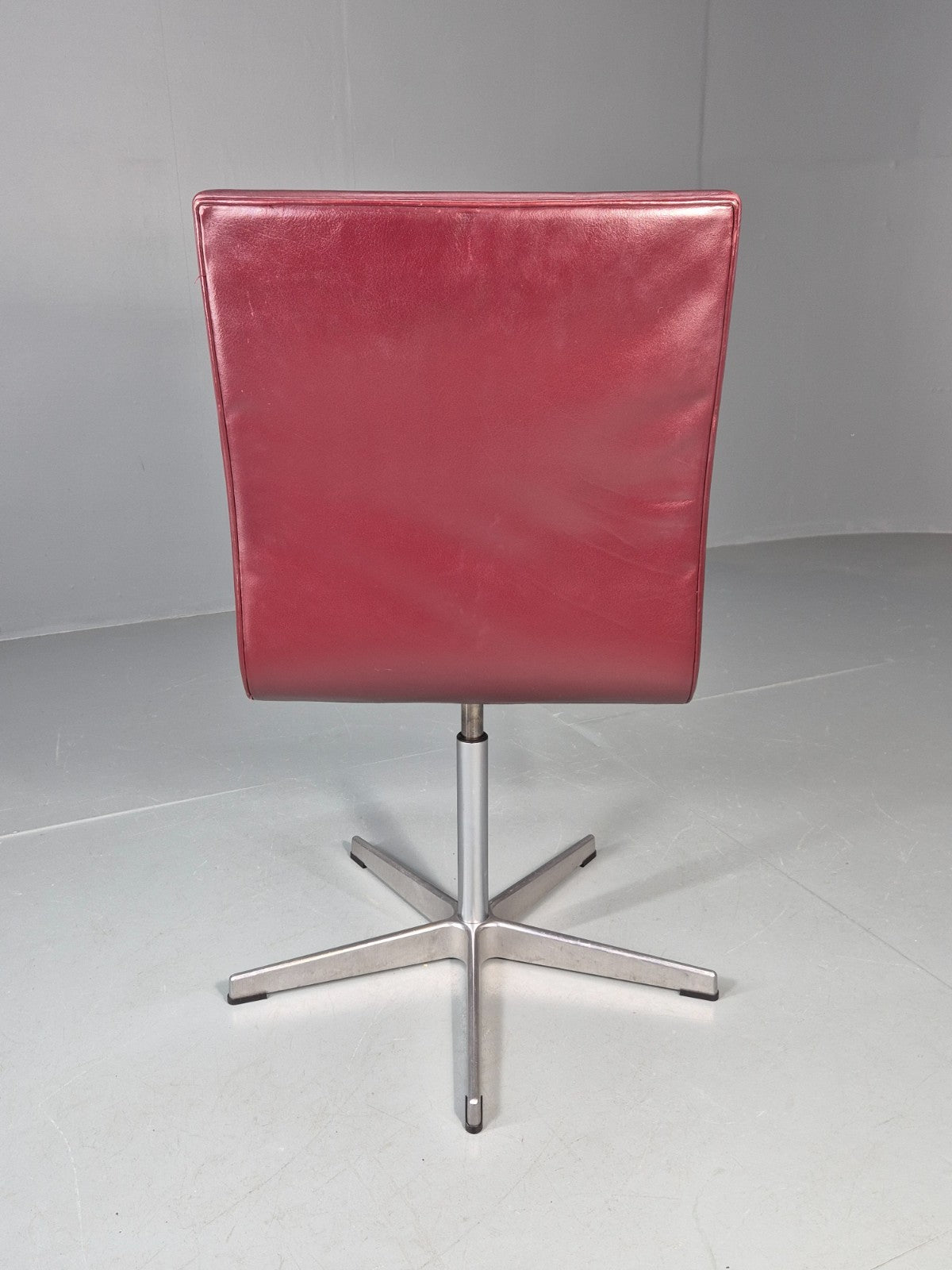 Vintage Fritz Hansen Oxford Chair Arne Jacobsen Design 2004 MCM EB11750 MSWI8