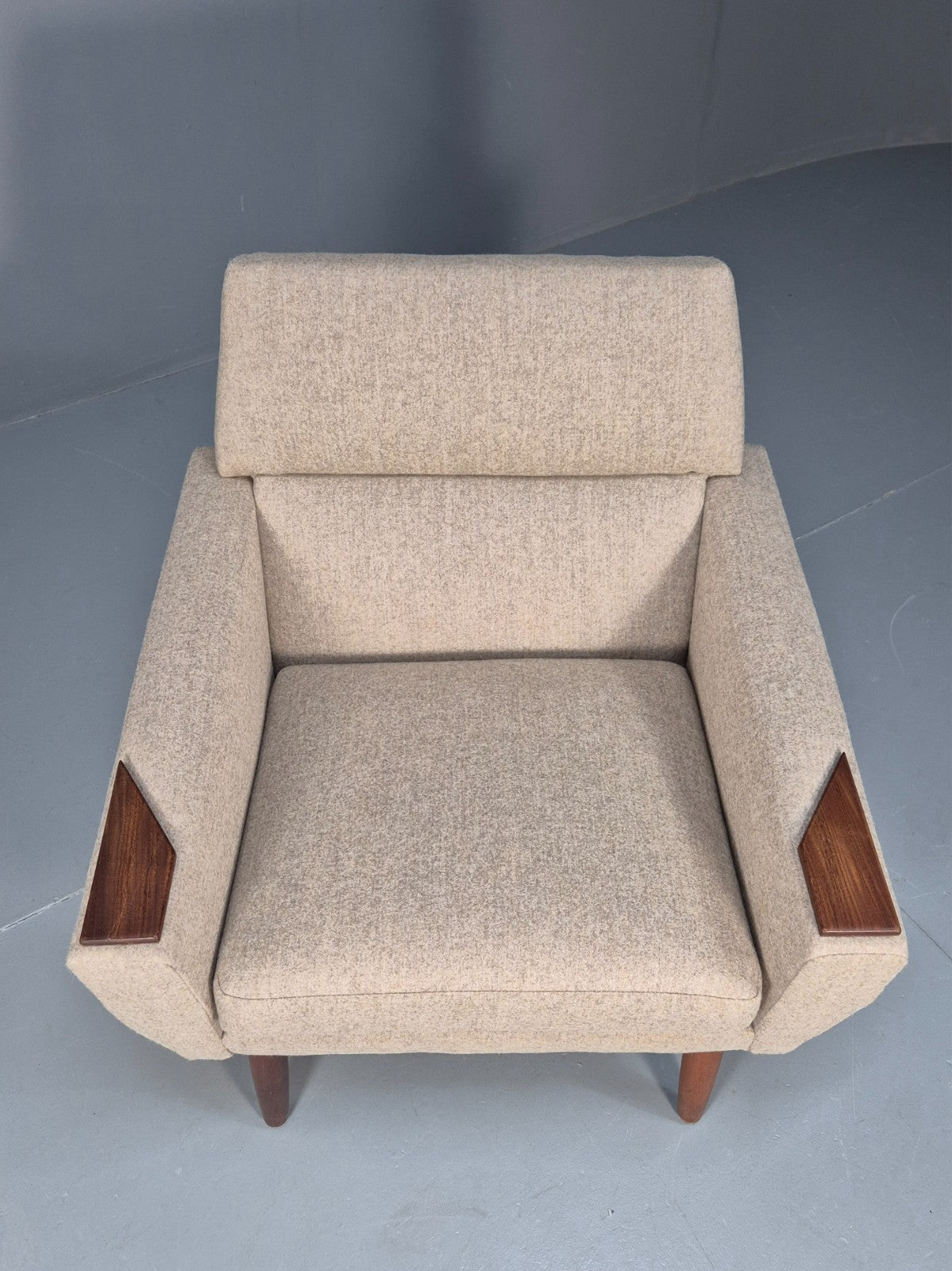 Mid Century Danish Lounge Chair New Upholstery Teak Paws and Legs   EB10726 MNOR2
