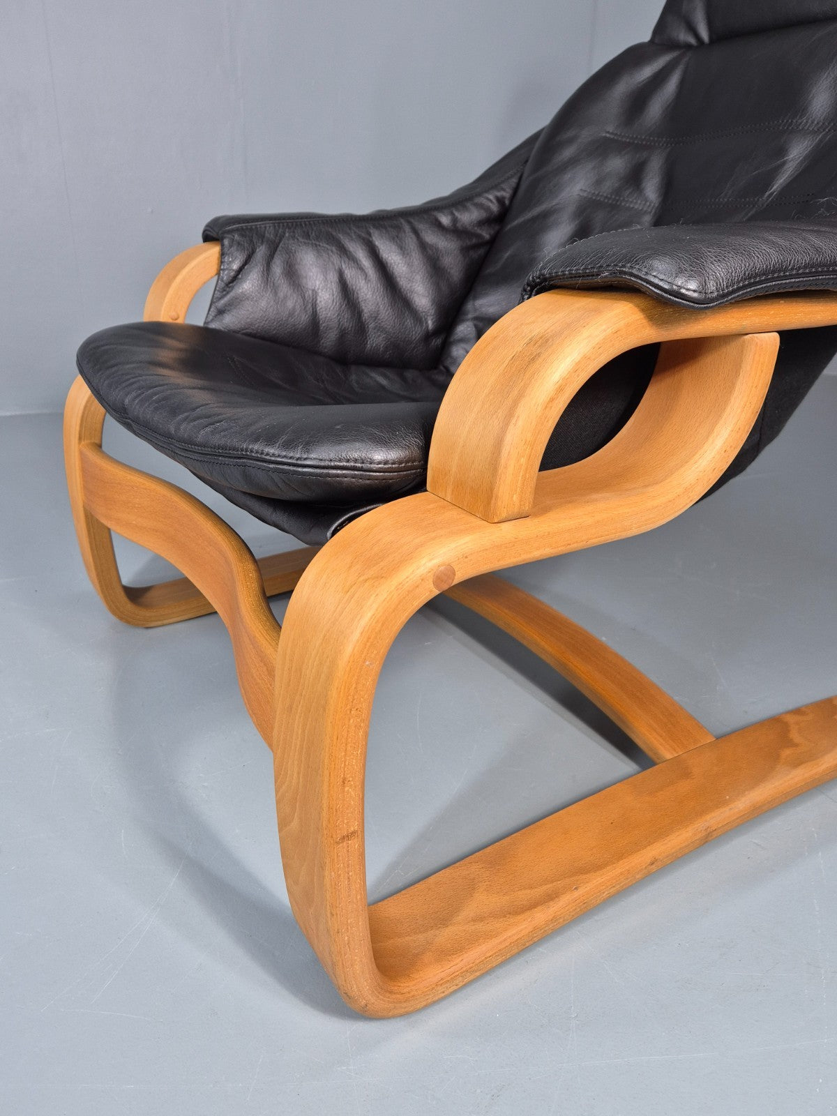 Skippers Apollo Leather Lounge Chair Bentwood Frame 1980s Retro MCM EB11290 MBEN2