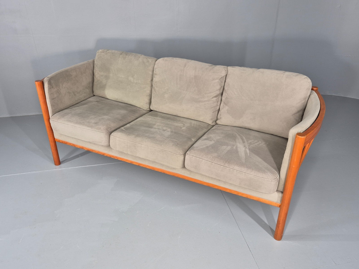 Vintage 3 Seat Settee Mid Century Danish Design Beech Wood Frame EB10553 M2SS6