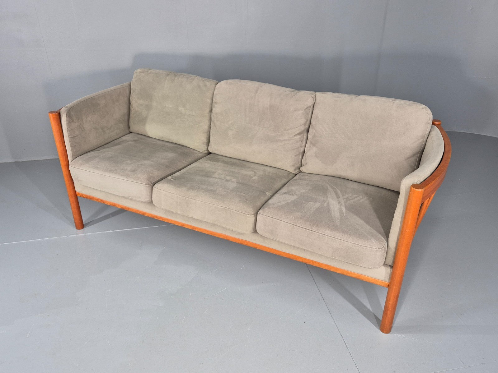 Vintage 3 Seat Settee Mid Century Danish Design Beech Wood Frame EB10553 M2SS6