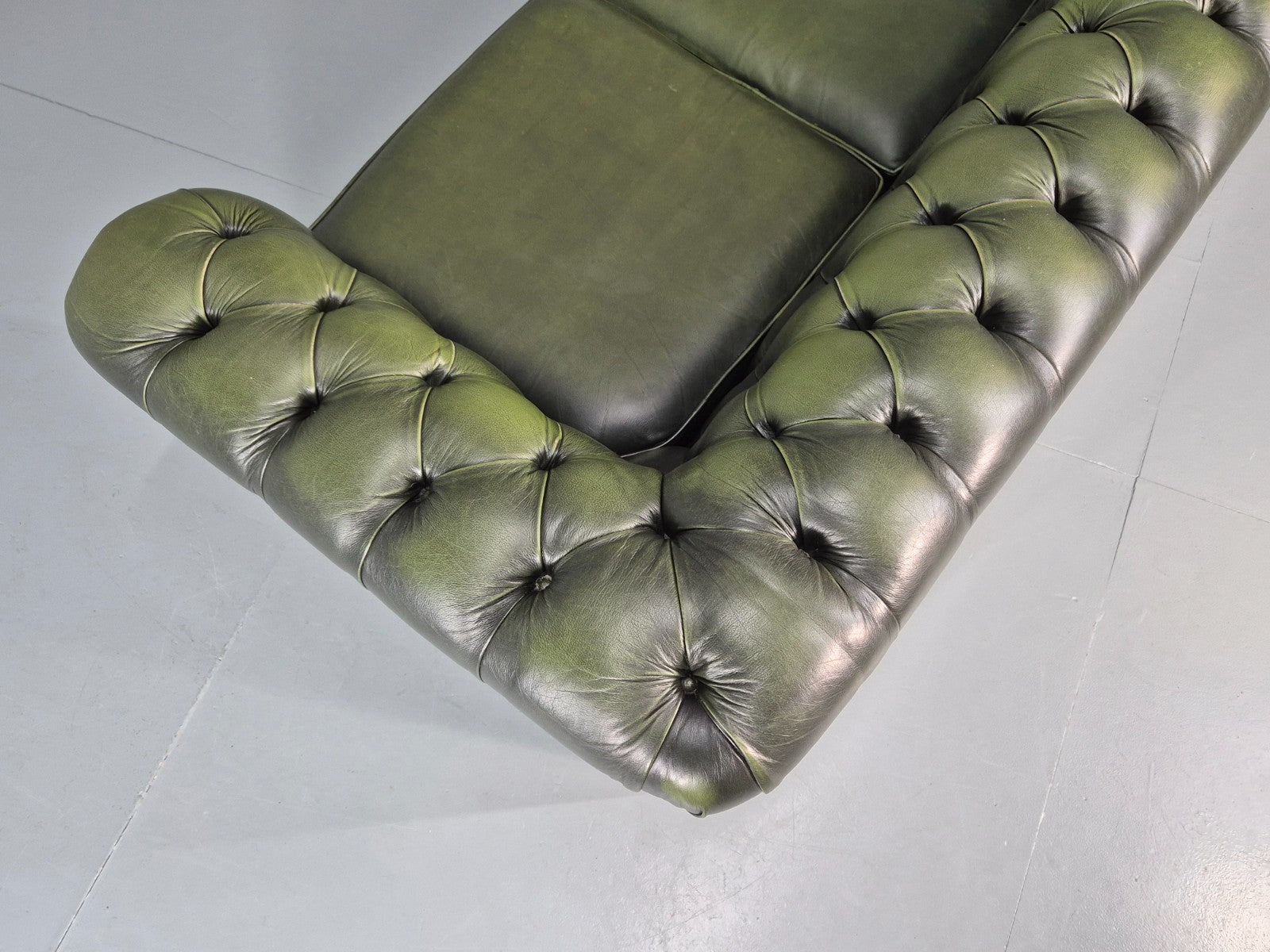 Three Seater Green Leather Chesterfield Quality Version Retro EB11032 VCHE18