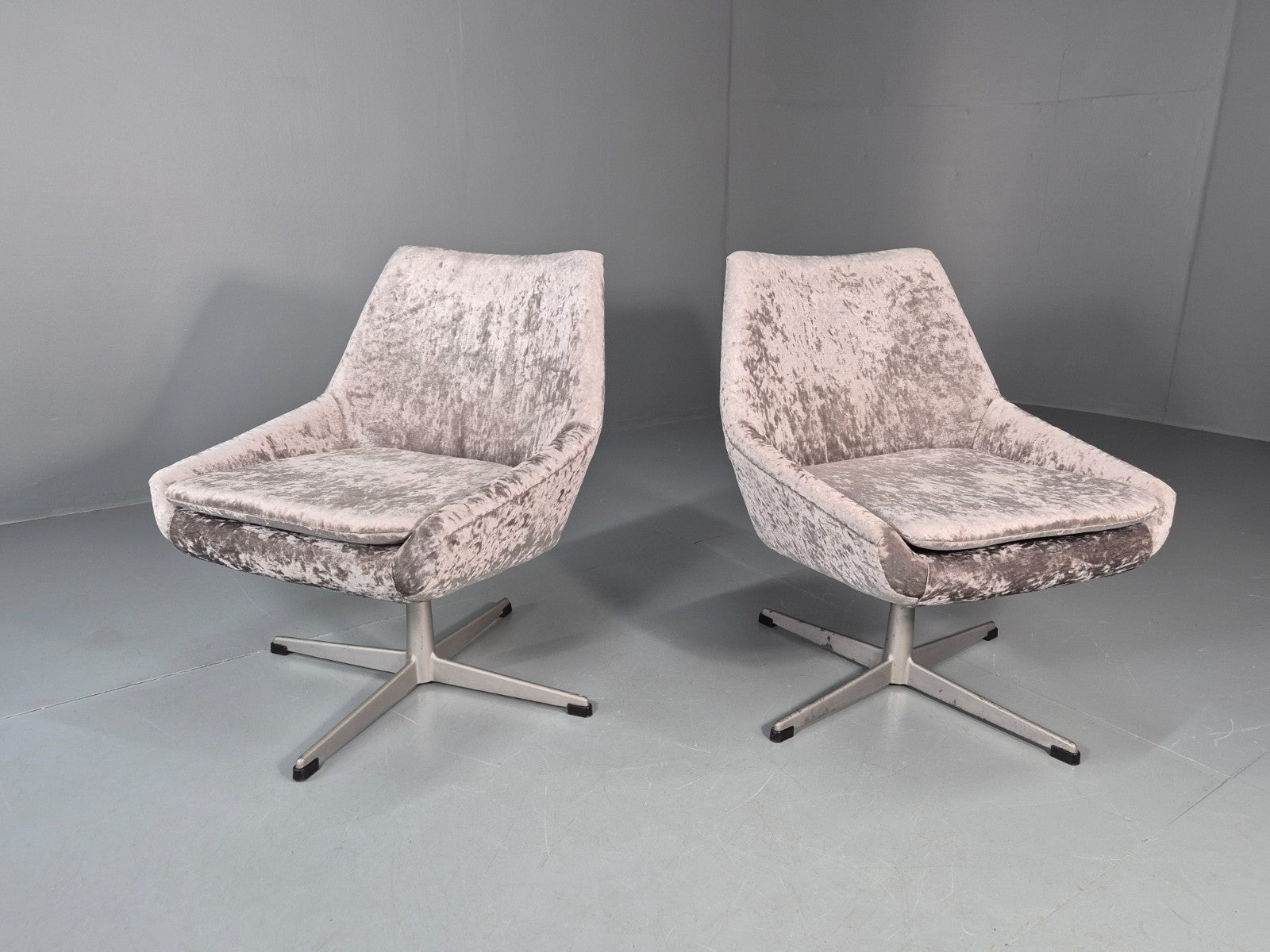 2 Swedish Swivel Chairs 1960s Retro Silver Blue Velvet Upholstery  EB10723 MNOR0