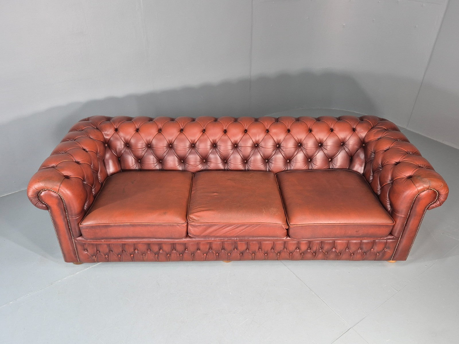 Three Seater Red Leather Chesterfield Quality Version Retro EB11031 VCHE4