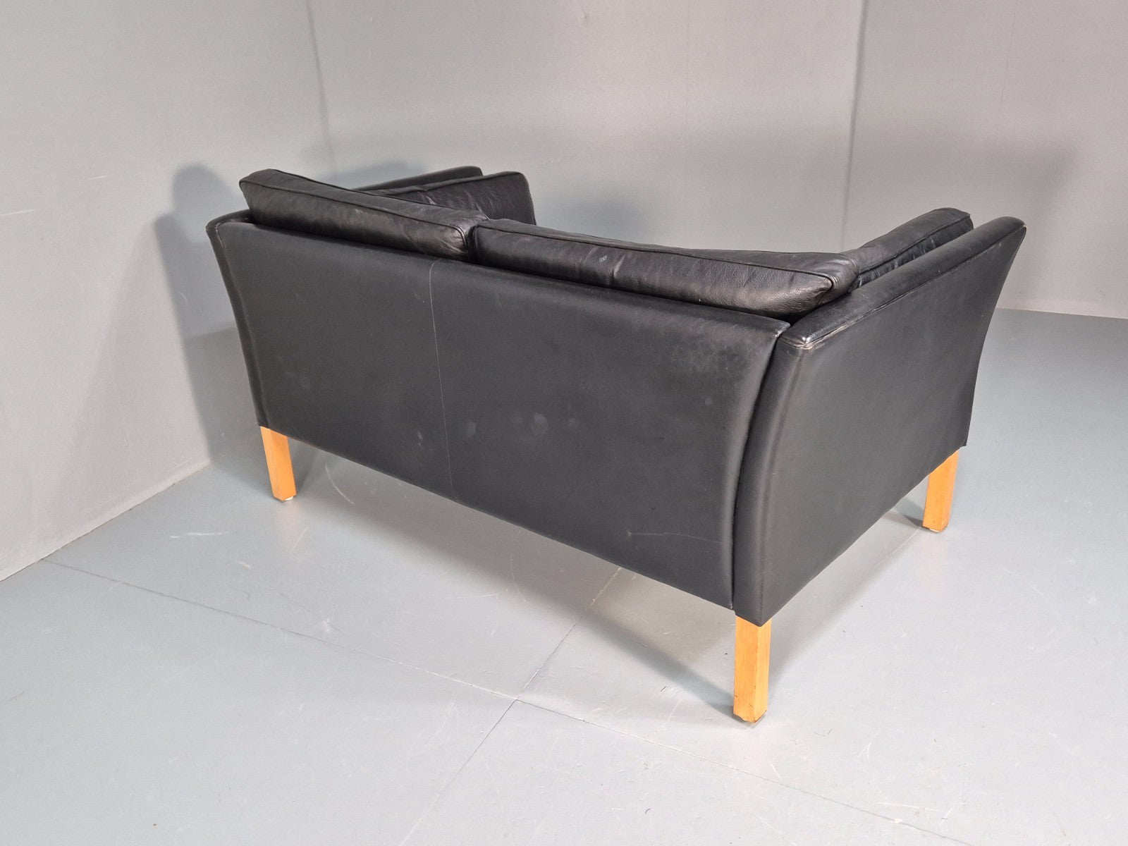 Retro Danish Two Seater Sofa Danish Black Leather 1980s MCM EB10120 M2SS13