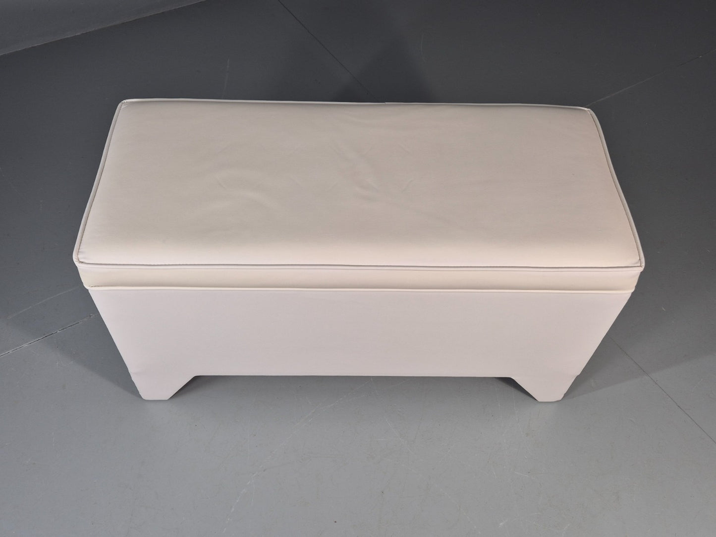 1970s Vinyl Ottoman Storage Chest White Retro Kitsch EB11572 MWOO7