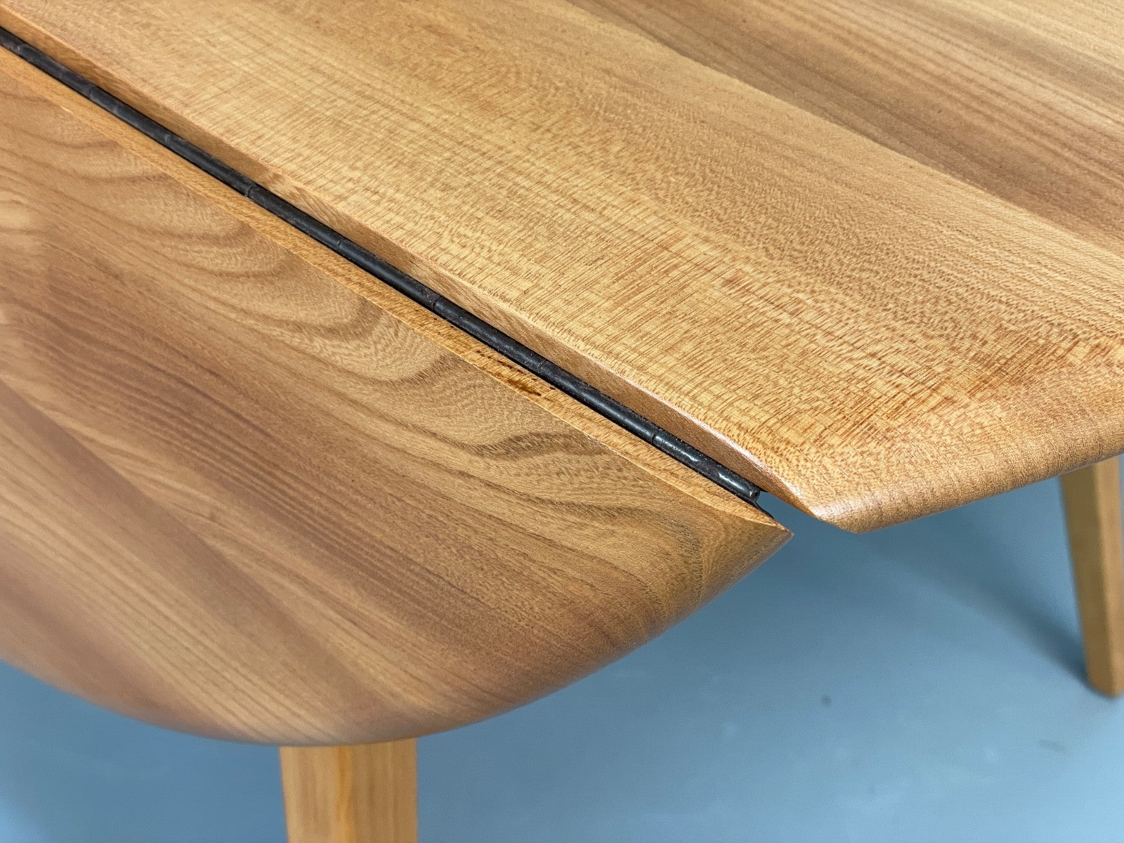 Vintage Ercol Circular Table Drop-Leaf Solid Blond Elm 1960s EB11053 MWOO17