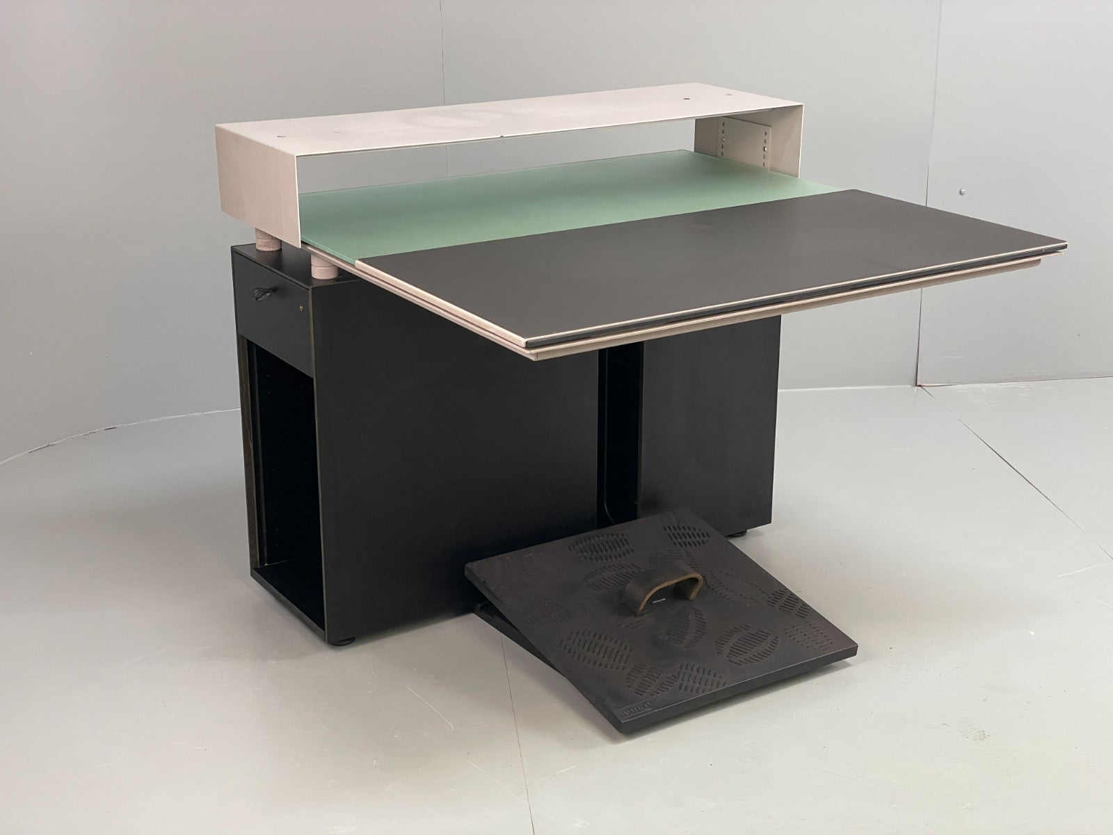 Bulo M2 Computer Desk Luc Vincent 1990s Modern Designer Glass EB11701 MWOO16