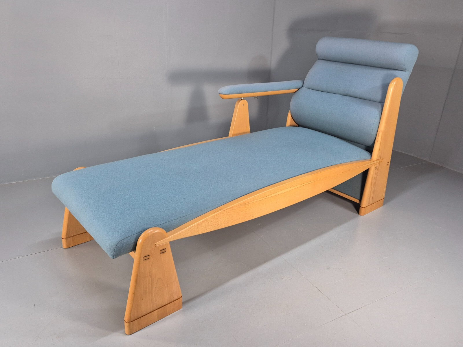 Vintage Modern Design Chaise Lounge By John Barnard in 1996 EB9675 VCHA - UKDK FURNITURE