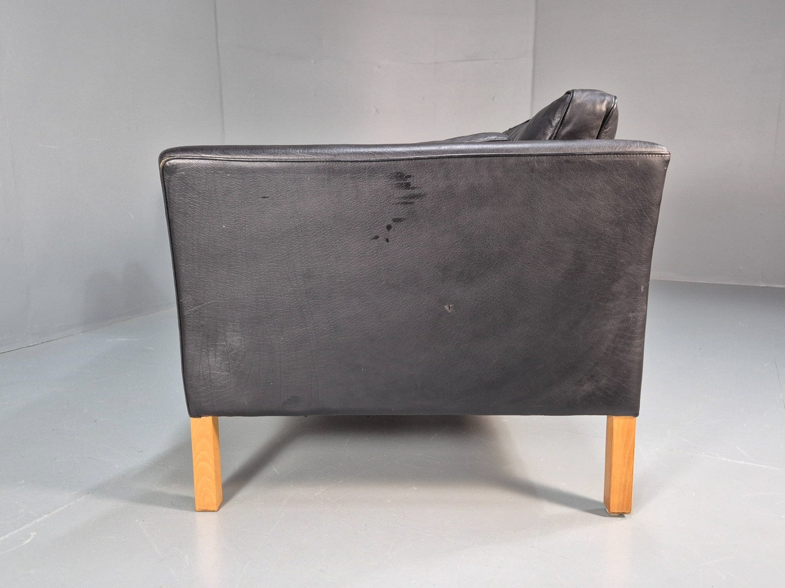 Retro Danish Two Seater Sofa Danish Black Leather 1980s MCM EB10120 M2SS17