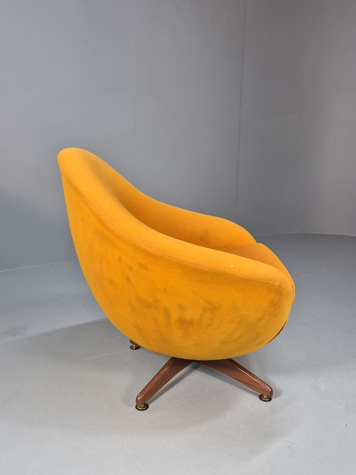 Vintage 1960s Egg Chair Swivel and Rock Base Orange Retro MCM EB9798 MSWI7