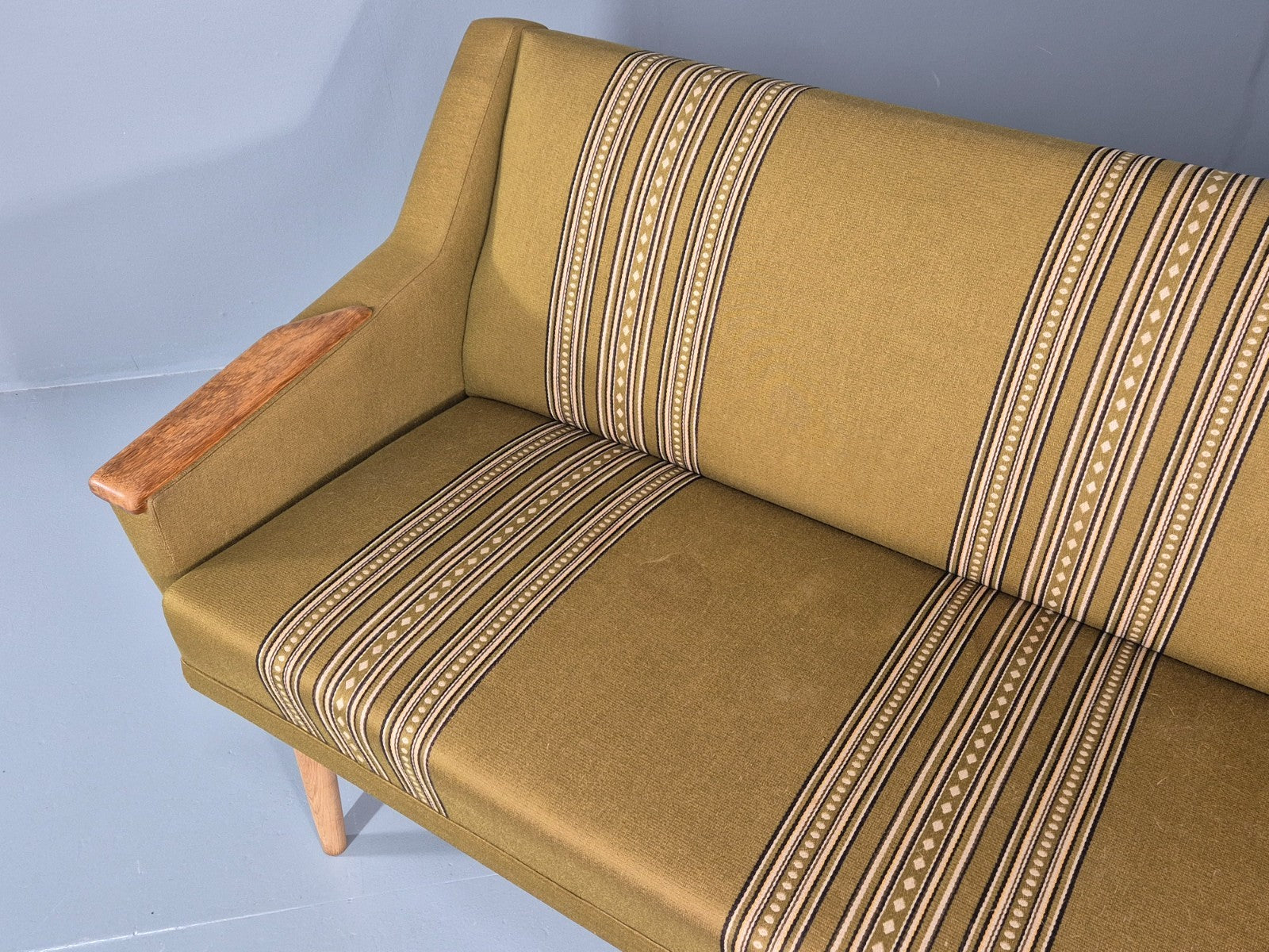 Vintage Three Seater Settee Danish Wool Oak Details 1970s Retro EB11359 M3SS5