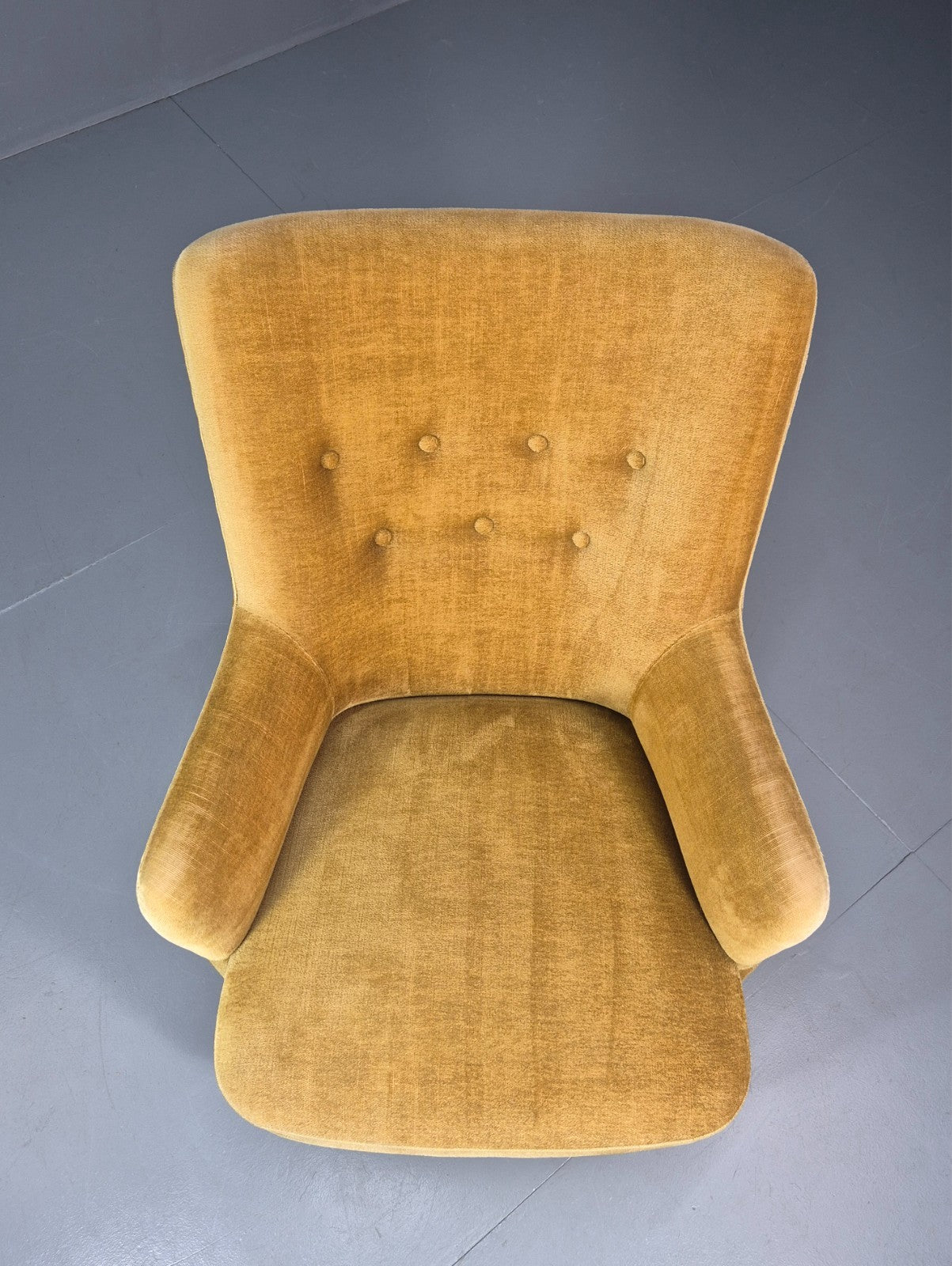 Mid Century Tub Chair Gold Velour 1960s Retro Buttoned  EB10751 VCLO15