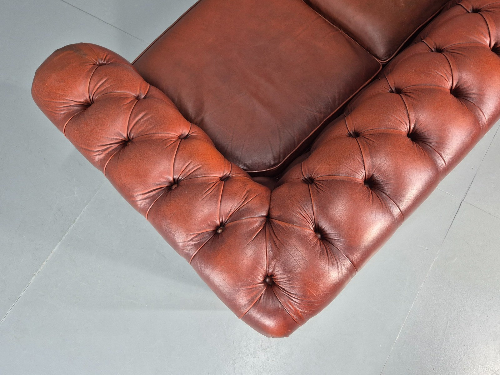 Three Seater Red Leather Chesterfield Quality Version Retro EB11031 VCHE20