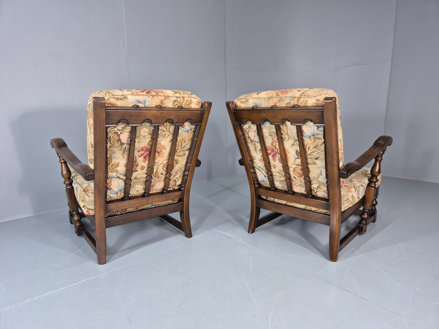 2 Ercol Cloister Lounge Chairs Dark Elm Frame Floral Upholstery 70s EB10987 VCAR12