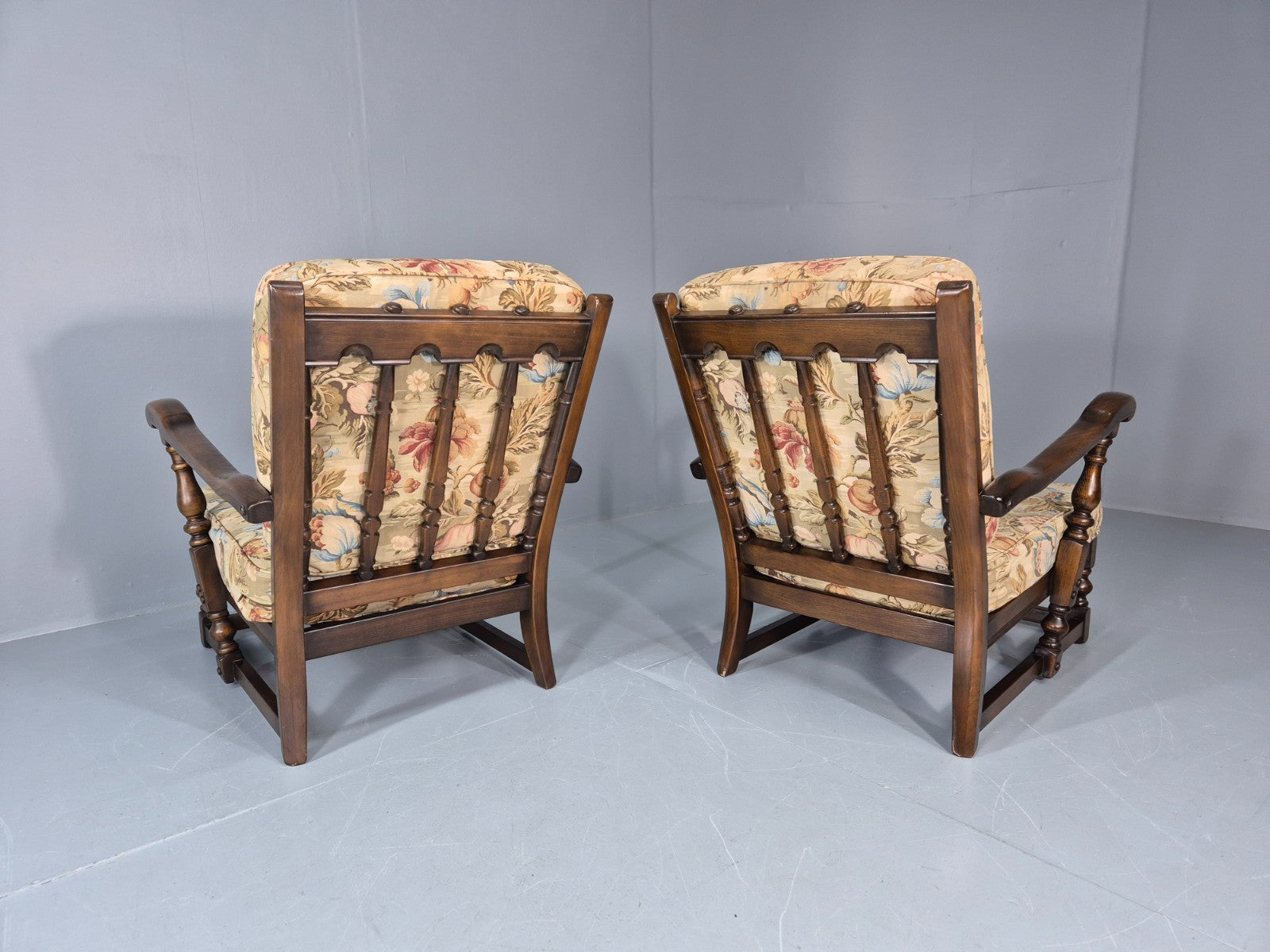 2 Ercol Cloister Lounge Chairs Dark Elm Frame Floral Upholstery 70s EB10987 VCAR12