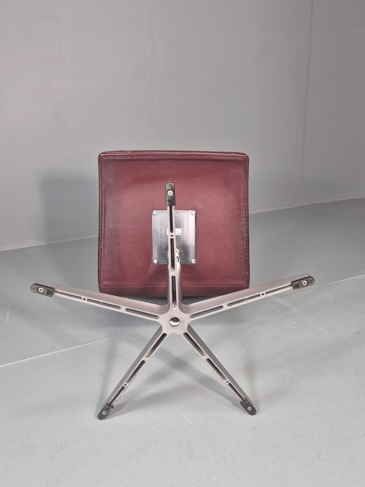 Vintage Fritz Hansen Oxford Chair Arne Jacobsen Design 2004 MCM EB11754 MSWI13
