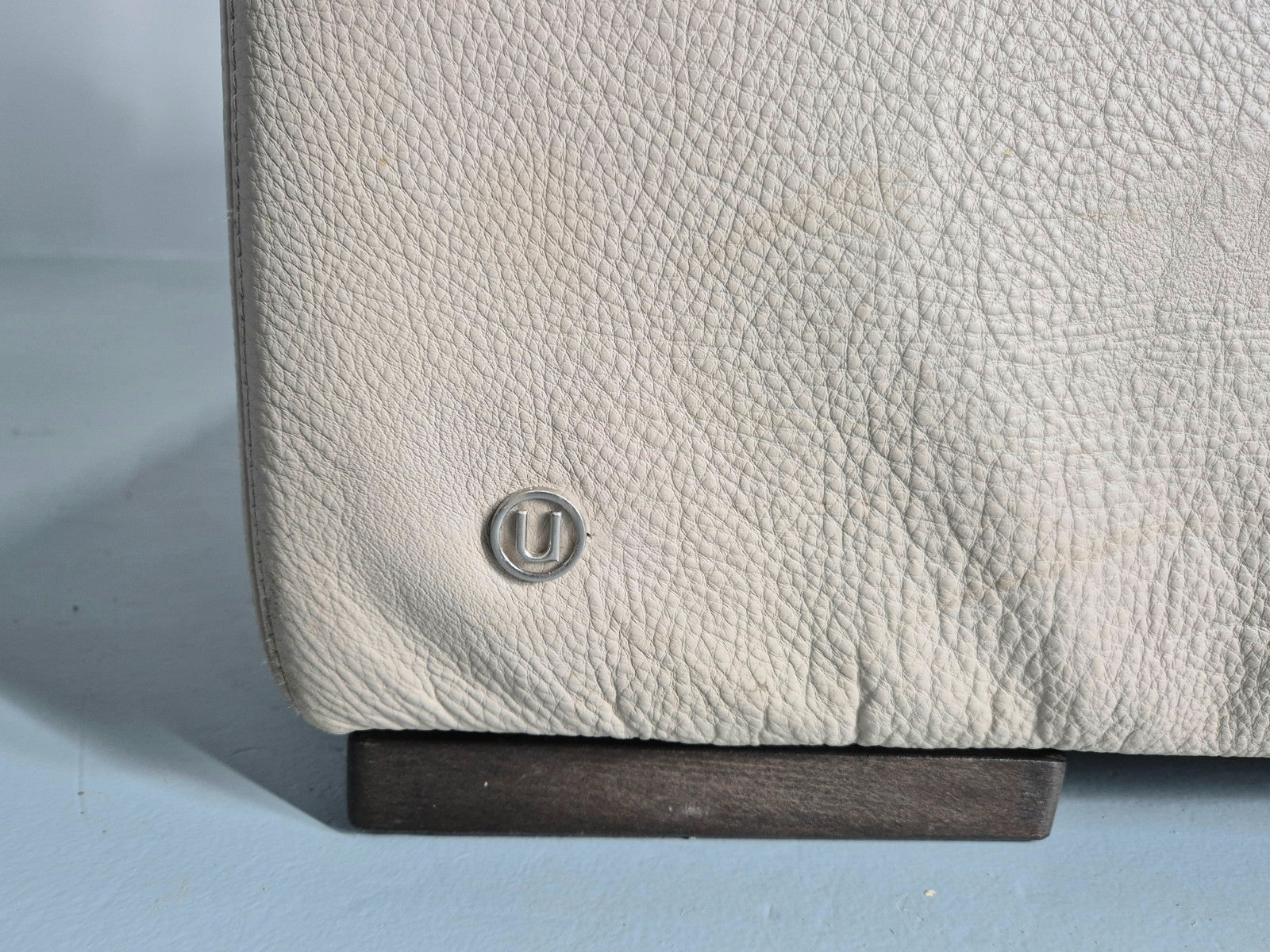 Vintage Natuzzi 2 Seat Sofa Cream Leather Modern Design EB11650 M2SS16