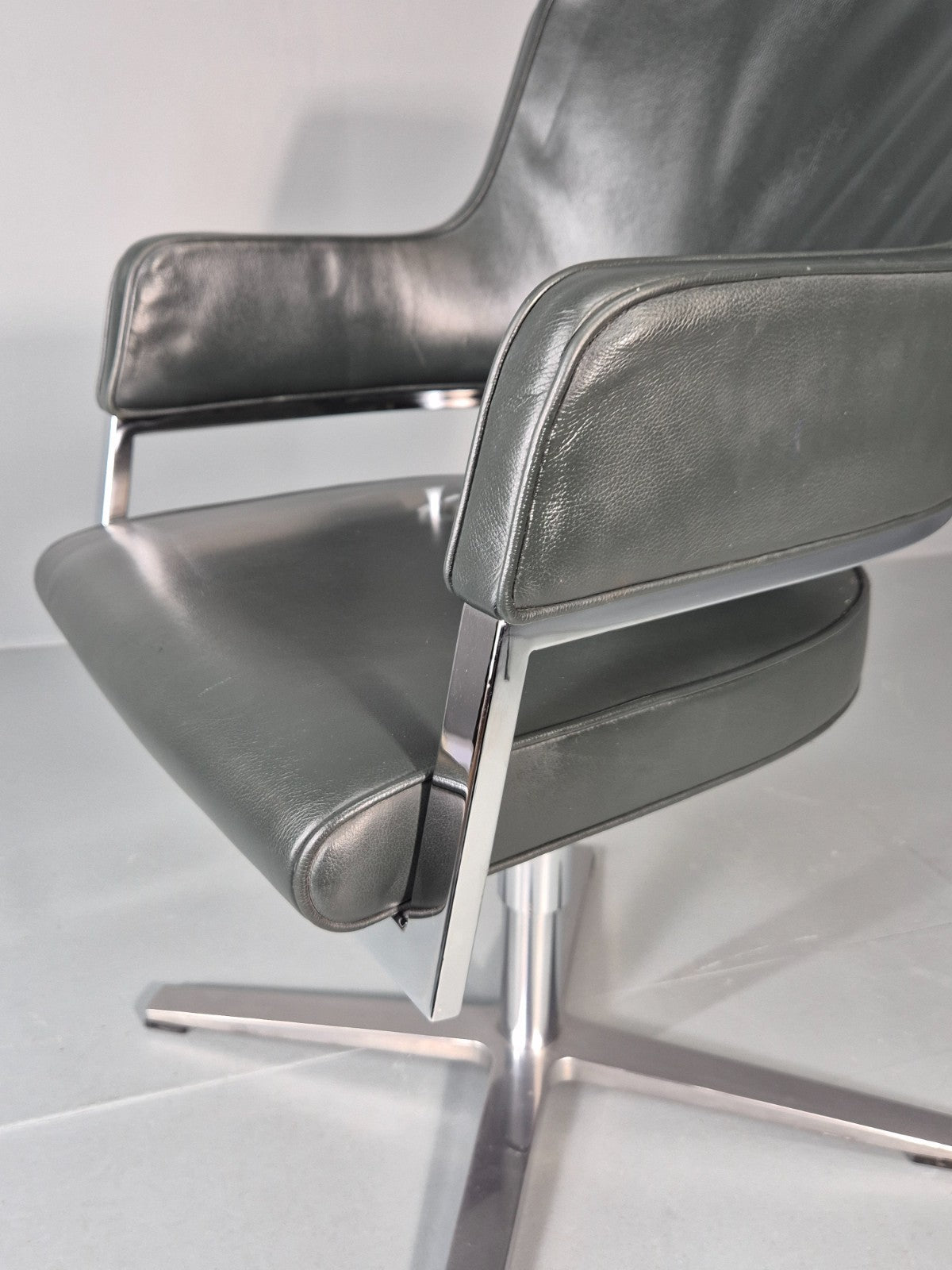 Leather Office Swivel Chair Dark Green Chrome Brunner Tempus Modern EB11714 MSWI11