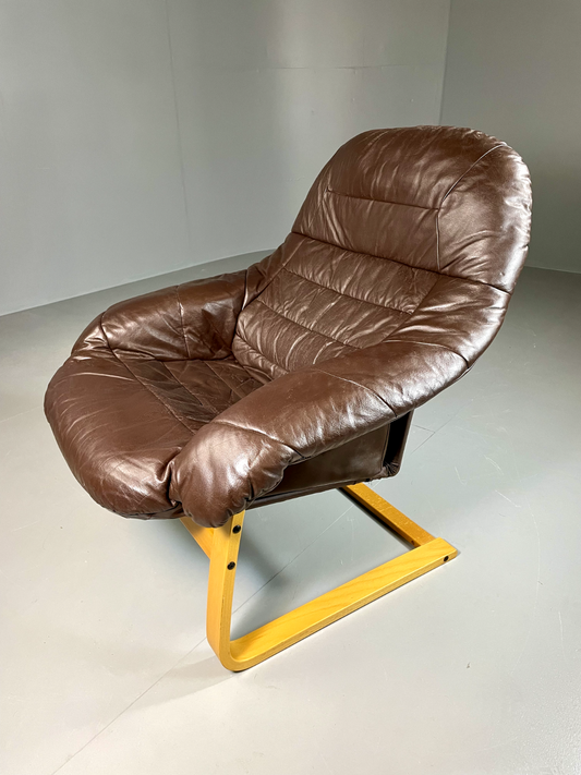 Vintage Danish Leather and Bentwood Lounge Chair 1980s Retro MCM EB6103 MBEN - UKDK FURNITURE
