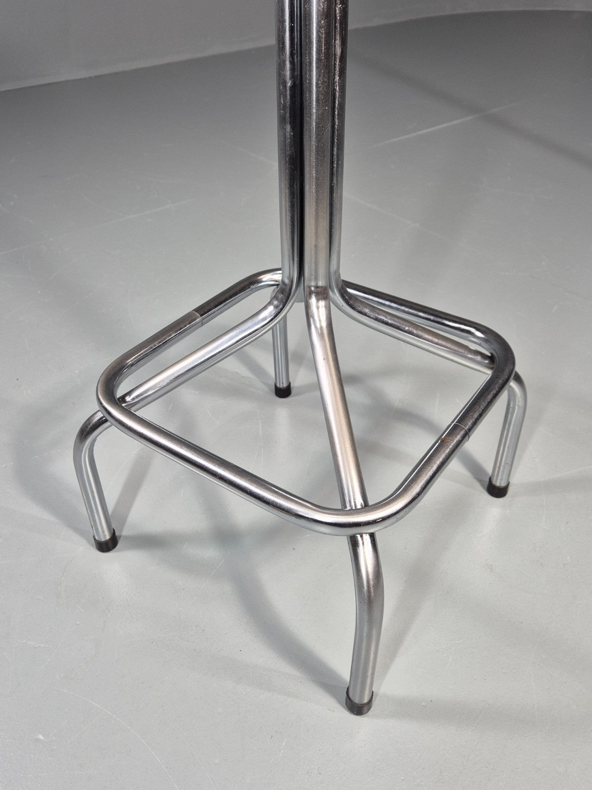 Vintage 1980s Bar Sttol Chrome and Black Vinyl Bauhaus Retro EB11275 MDIN6