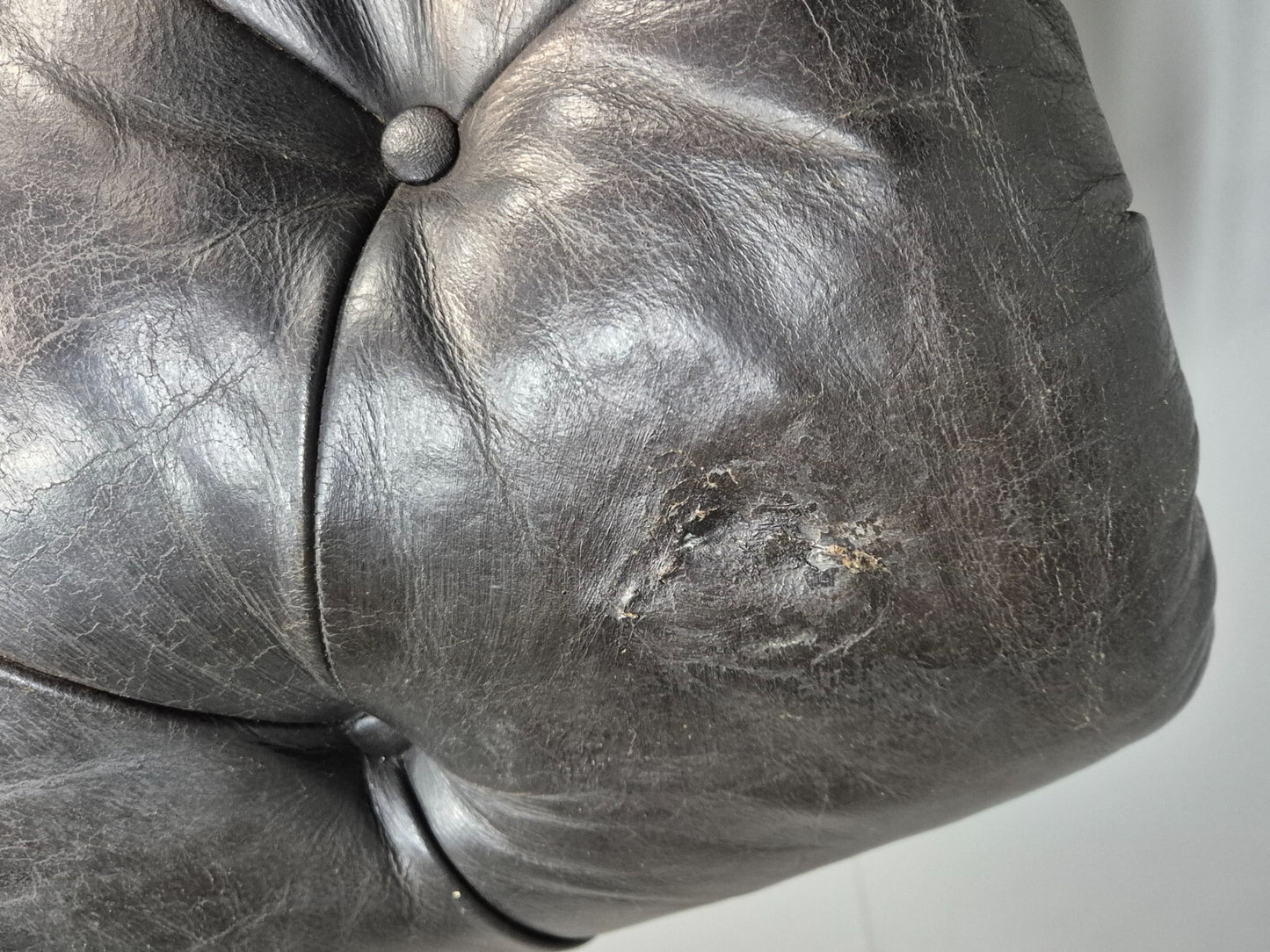 Vintage Black Leather Chesterfield Chair Oversize Classic Club Chair EB9472 VLEA - UKDK FURNITURE